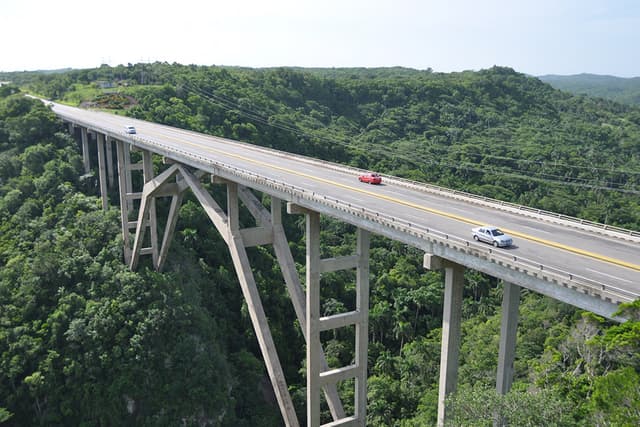 Bacunayagua bridge viewpoint